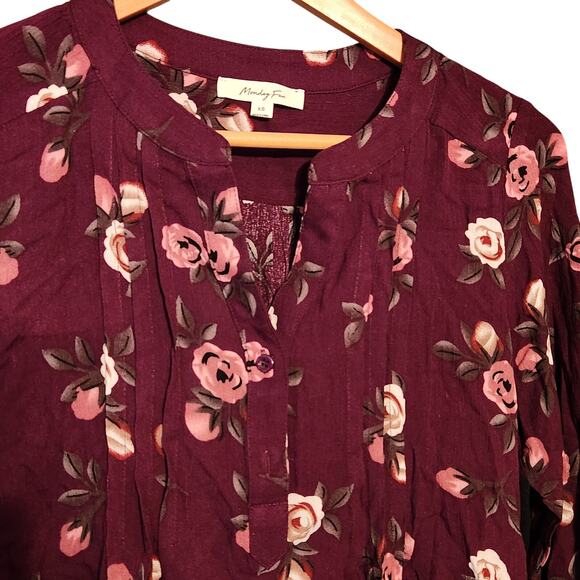 Monday Fun XS NWOT Floral Blouse - Picture 4 of 7